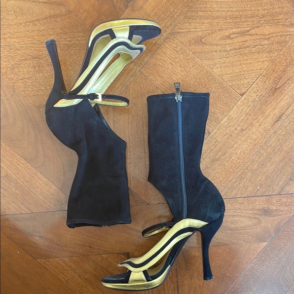 Prada Gold & Suede heels - Picture 5 of 15